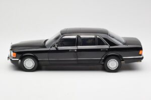 Mercedes 560 SEL W126 Noir Édition Concessionnaire Norev 1:18 B66040599 Métal Moulé — image 4 sur 8