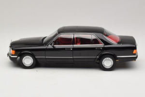 Mercedes 560 SEL W126 Noir Avec Intérieur Rouge Norev 1:18 183788 Métal Moulé — image 3 sur 8