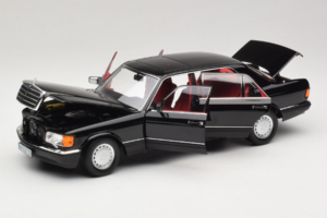 Mercedes 560 SEL W126 Noir Avec Intérieur Rouge Norev 1:18 183788 Métal Moulé — image 8 sur 8