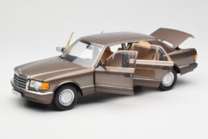 Mercedes 560 SEL W126 Impala Marron Édition Concessionnaire Norev 1:18 B66040646 Métal Moulé — image 2 sur 8