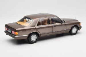 Mercedes 560 SEL W126 Impala Marron Édition Concessionnaire Norev 1:18 B66040646 Métal Moulé — image 3 sur 8