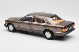 Mercedes 560 SEL W126 Impala Marron Édition Concessionnaire Norev 1:18 B66040646 Métal Moulé — image 7 sur 8