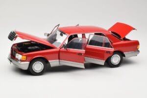 Mercedes 560 SEL W126 Rouge Norev 1:18 183463 Métal Moulé — image 2 sur 8