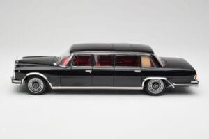 Mercedes 600 Pullman W100 Noir NZG 1:18 1071/50 Métal Moulé — image 4 sur 8