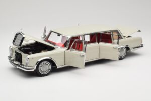 Mercedes 600 Pullman W100 Gris Clair NZG 1:18 B66040708 Métal Moulé — image 2 sur 8