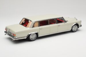 Mercedes 600 Pullman W100 Gris Clair NZG 1:18 B66040708 Métal Moulé — image 3 sur 8