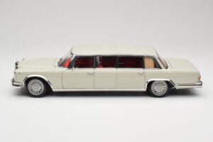 Mercedes 600 Pullman W100 Gris Clair NZG 1:18 B66040708 Métal Moulé — image 4 sur 8