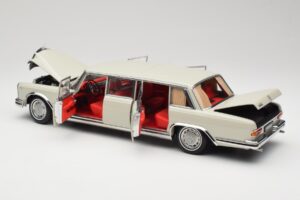 Mercedes 600 Pullman W100 Gris Clair NZG 1:18 B66040708 Métal Moulé — image 5 sur 8