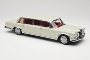 Mercedes 600 Pullman W100 Gris Clair NZG 1:18 B66040708 Métal Moulé — image 6 sur 8