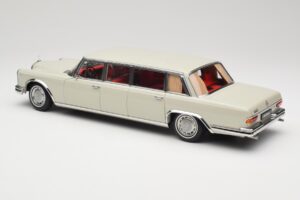Mercedes 600 Pullman W100 Gris Clair NZG 1:18 B66040708 Métal Moulé — image 7 sur 8