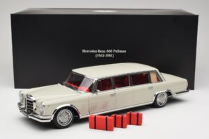 Mercedes 600 Pullman W100 Gris Clair NZG 1:18 B66040708 Métal Moulé — image 8 sur 8