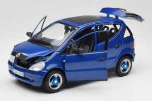 Mercedes A-Class W168 Bleu Foncé Maisto 1:18 B66005219 Métal Moulé — image 2 sur 8