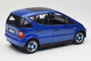 Mercedes A-Class W168 Bleu Foncé Maisto 1:18 B66005219 Métal Moulé — image 3 sur 8