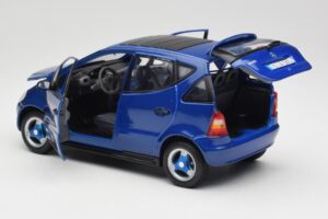 Mercedes A-Class W168 Bleu Foncé Maisto 1:18 B66005219 Métal Moulé — image 5 sur 8