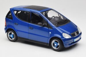 Mercedes A-Class W168 Bleu Foncé Maisto 1:18 B66005219 Métal Moulé — image 6 sur 8