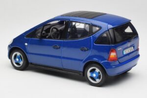 Mercedes A-Class W168 Bleu Foncé Maisto 1:18 B66005219 Métal Moulé — image 7 sur 8