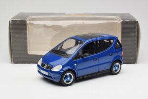 Mercedes A-Class W168 Bleu Foncé Maisto 1:18 B66005219 Métal Moulé — image 8 sur 8