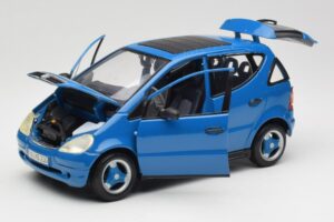 Mercedes A-Class W168 Bleu Clair Maisto 1:18 37800-M5 Métal Moulé — image 2 sur 8