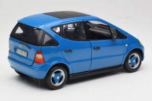 Mercedes A-Class W168 Bleu Clair Maisto 1:18 37800-M5 Métal Moulé — image 3 sur 8