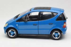 Mercedes A-Class W168 Bleu Clair Maisto 1:18 37800-M5 Métal Moulé — image 4 sur 8