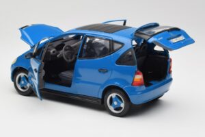 Mercedes A-Class W168 Bleu Clair Maisto 1:18 37800-M5 Métal Moulé — image 5 sur 8