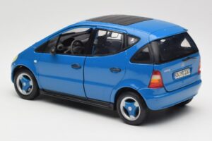Mercedes A-Class W168 Bleu Clair Maisto 1:18 37800-M5 Métal Moulé — image 7 sur 8