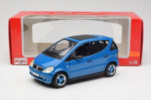 Mercedes A-Class W168 Bleu Clair Maisto 1:18 37800-M5 Métal Moulé — image 8 sur 8