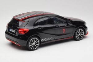 Mercedes A-Class W176 AMG Noir Norev 1:18 183596 Métal Moulé — image 3 sur 8