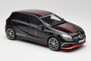 Mercedes A-Class W176 AMG Noir Norev 1:18 183596 Métal Moulé — image 6 sur 8