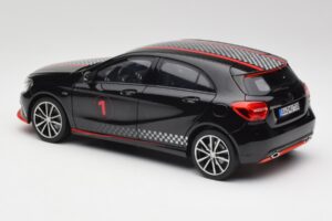 Mercedes A-Class W176 AMG Noir Norev 1:18 183596 Métal Moulé — image 7 sur 8