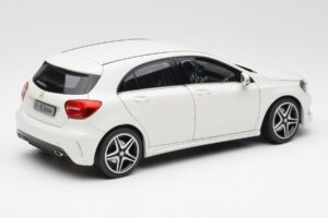 Mercedes A-Class W176 Cirrus Blanc Norev 1:18 B66960126 Métal Moulé — image 3 sur 8