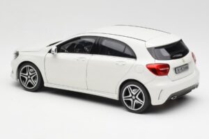 Mercedes A-Class W176 Cirrus Blanc Norev 1:18 B66960126 Métal Moulé — image 7 sur 8