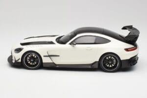 Mercedes AMG GT C190 Black Series Designo Diamond Blanc Metallic Minichamps 1:18 155032022 Métal Moulé — image 3 sur 6