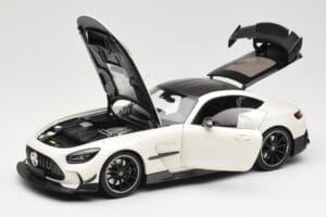 Mercedes AMG GT C190 Black Series Diamond White Metallic Minichamps 1:18 110032020 Métal Moulé — image 2 sur 8