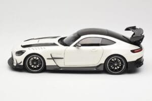Mercedes AMG GT C190 Black Series Diamond White Metallic Minichamps 1:18 110032020 Métal Moulé — image 4 sur 8