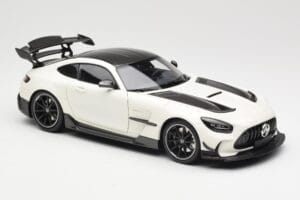 Mercedes AMG GT C190 Black Series Diamond White Metallic Minichamps 1:18 110032020 Métal Moulé — image 6 sur 8