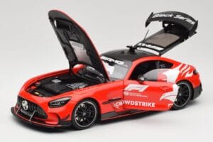 Mercedes AMG GT C190 Black Series Safety Car F1 2024 Minichamps 1:18 110032090 Métal Moulé — image 2 sur 8