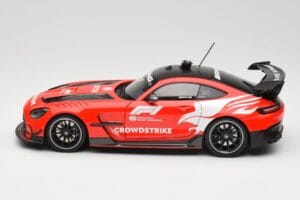 Mercedes AMG GT C190 Black Series Safety Car F1 2024 Minichamps 1:18 110032090 Métal Moulé — image 4 sur 8