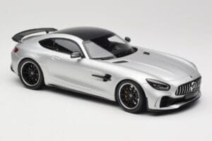 Mercedes AMG GT R C190 Argent Minichamps 1:18 155036025 Métal Moulé — image 4 sur 6