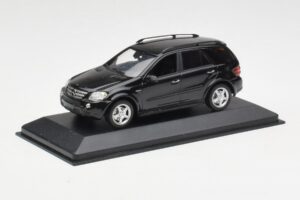 Mercedes AMG ML 63 W164 Noir Minichamps 1:43 400037670 Métal Moulé — image 2 sur 4