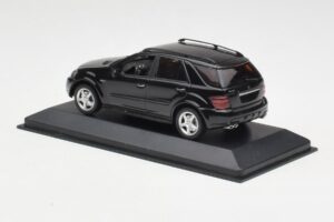Mercedes AMG ML 63 W164 Noir Minichamps 1:43 400037670 Métal Moulé — image 3 sur 4
