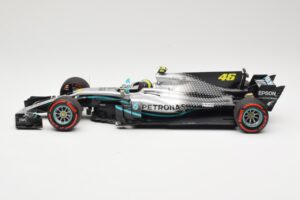 Mercedes AMG Petronas W08 V. Rossi Ride Swap Valencia December 2019 Minichamps 1:18 110191746 Métal Moulé — image 3 sur 6