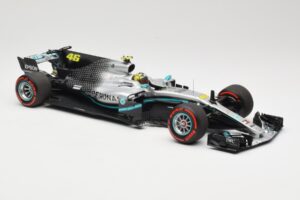 Mercedes AMG Petronas W08 V. Rossi Ride Swap Valencia December 2019 Minichamps 1:18 110191746 Métal Moulé — image 4 sur 6