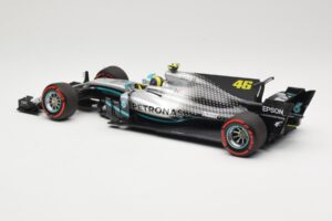 Mercedes AMG Petronas W08 V. Rossi Ride Swap Valencia December 2019 Minichamps 1:18 110191746 Métal Moulé — image 5 sur 6