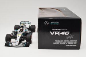 Mercedes AMG Petronas W08 V. Rossi Ride Swap Valencia December 2019 Minichamps 1:18 110191746 Métal Moulé — image 6 sur 6