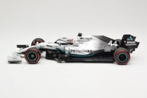 Mercedes AMG Petronas W10 #44 L. Hamilton Winner German GP 2019 Minichamps 1:18 110191144 Métal Moulé — image 3 sur 6