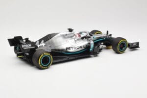 Mercedes AMG Petronas W10 #44 L. Hamilton Winner Chinese GP 2019 Minichamps 1:18 110190344 Métal Moulé — image 2 sur 6