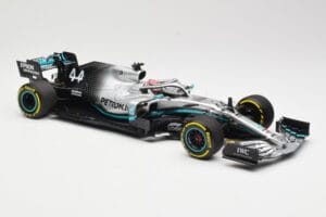 Mercedes AMG Petronas W10 #44 L. Hamilton Winner Chinese GP 2019 Minichamps 1:18 110190344 Métal Moulé — image 4 sur 6