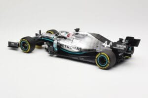 Mercedes AMG Petronas W10 #44 L. Hamilton Winner Chinese GP 2019 Minichamps 1:18 110190344 Métal Moulé — image 5 sur 6