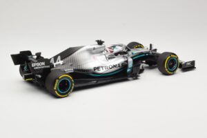 Mercedes AMG Petronas W10 #44 L. Hamilton F1 World Champion Dealer Edition 2019 Minichamps 1:18 B66960567 Métal Moulé — image 2 sur 7
